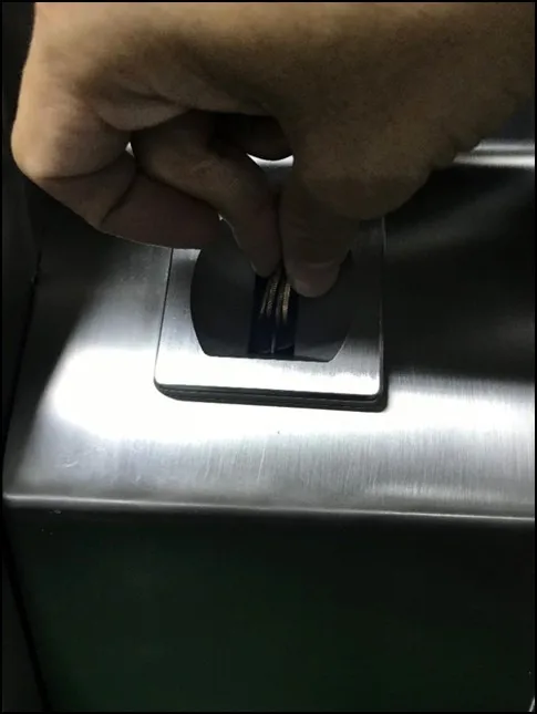 (單程票代幣售票機內部照片，