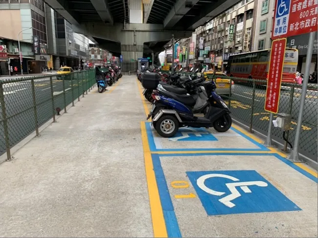 (中和區景平路機車停車場現況照片，