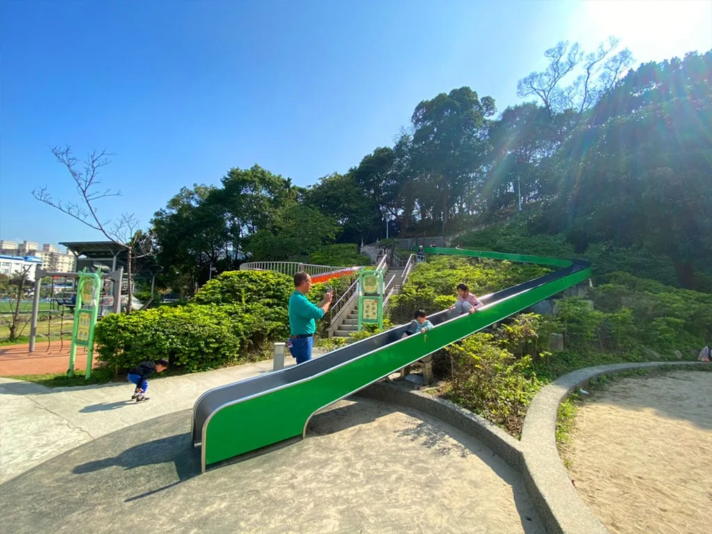 ▲超長滾輪溜滑梯