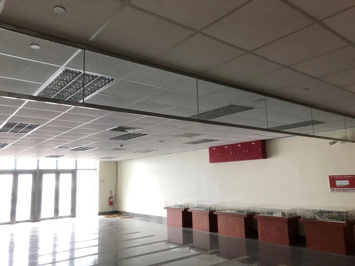 南機廠天花板上的防煙垂壁