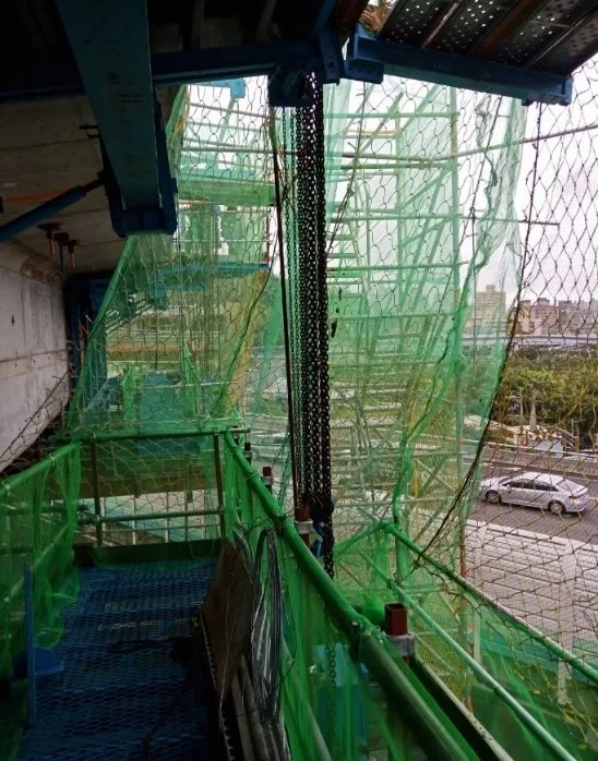 工作車工區四周使用防護網包覆