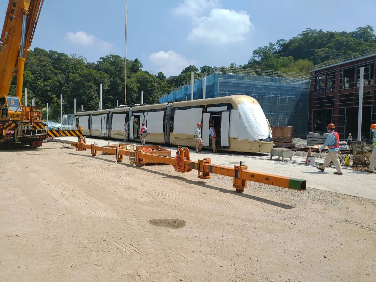 3節車廂+2節車廂機械連掛完成