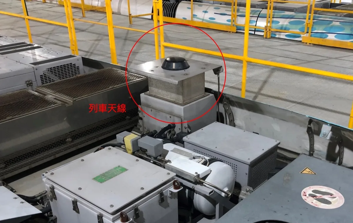 輕軌列車天線