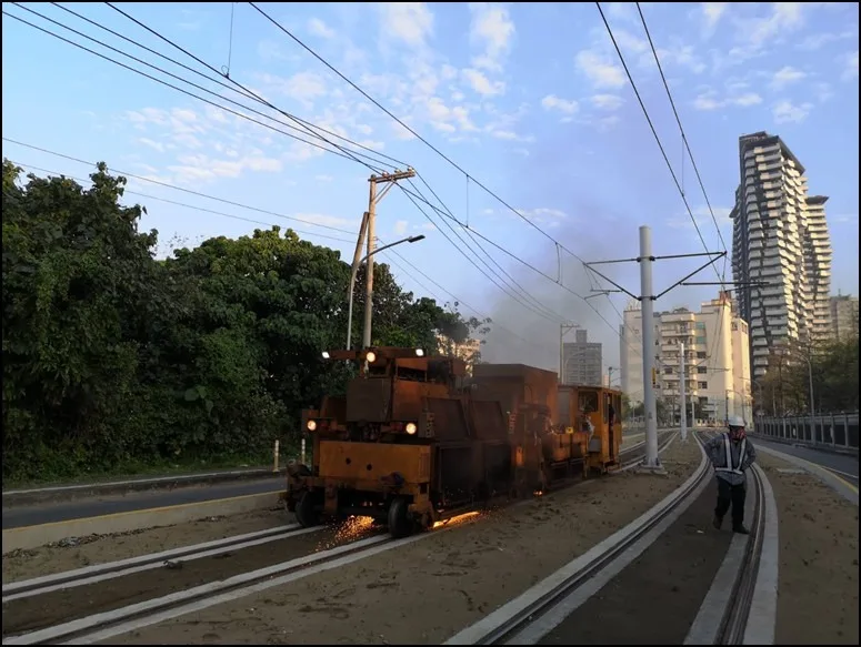 (淡海輕軌-藍海線一期磨軌車磨軌，