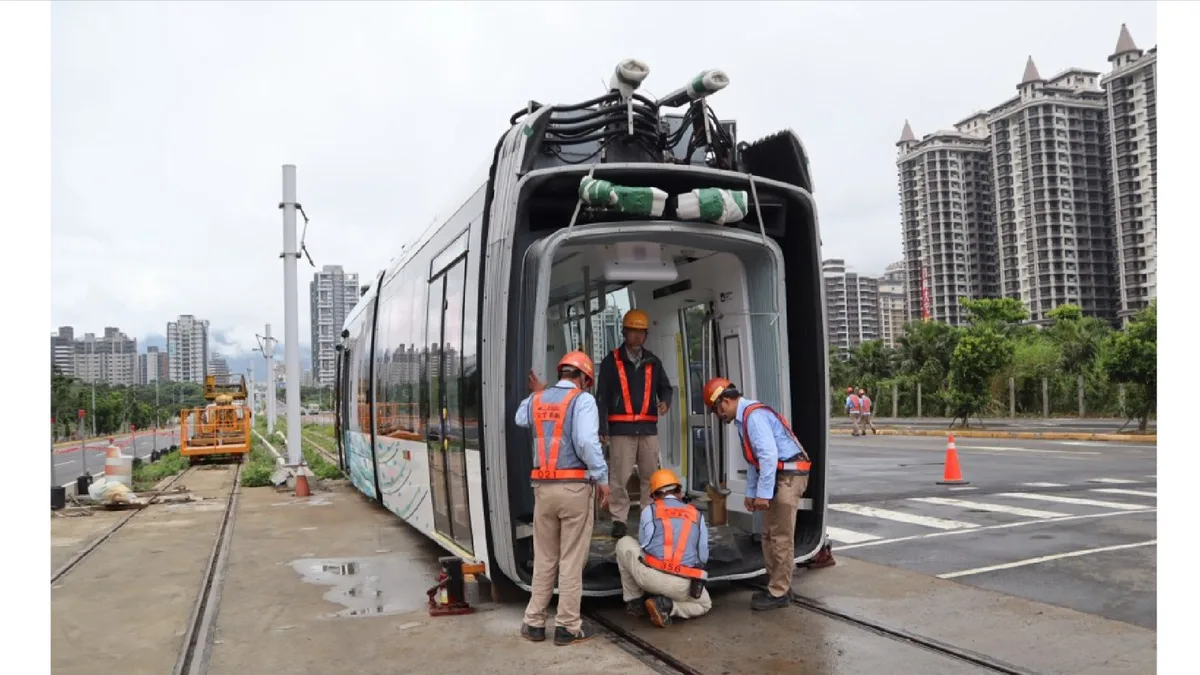 （圖說：列車聯掛作業前置工作）