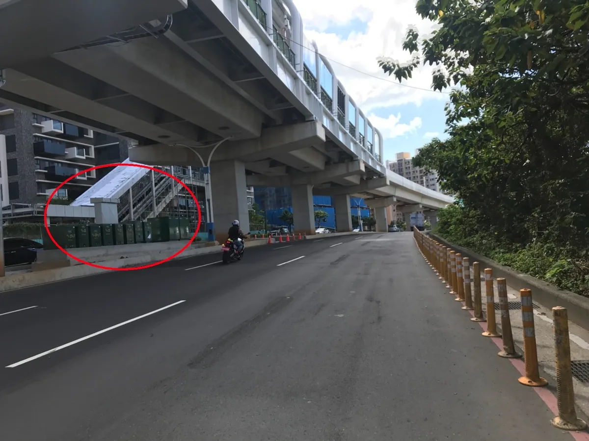 （圖說：電箱遷移至中央分隔島）