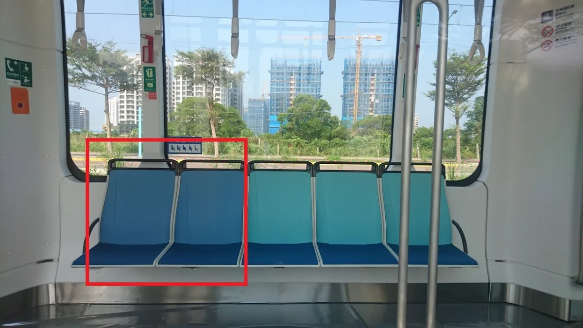 （圖說：淡海輕軌列車-博愛座，如紅框處）