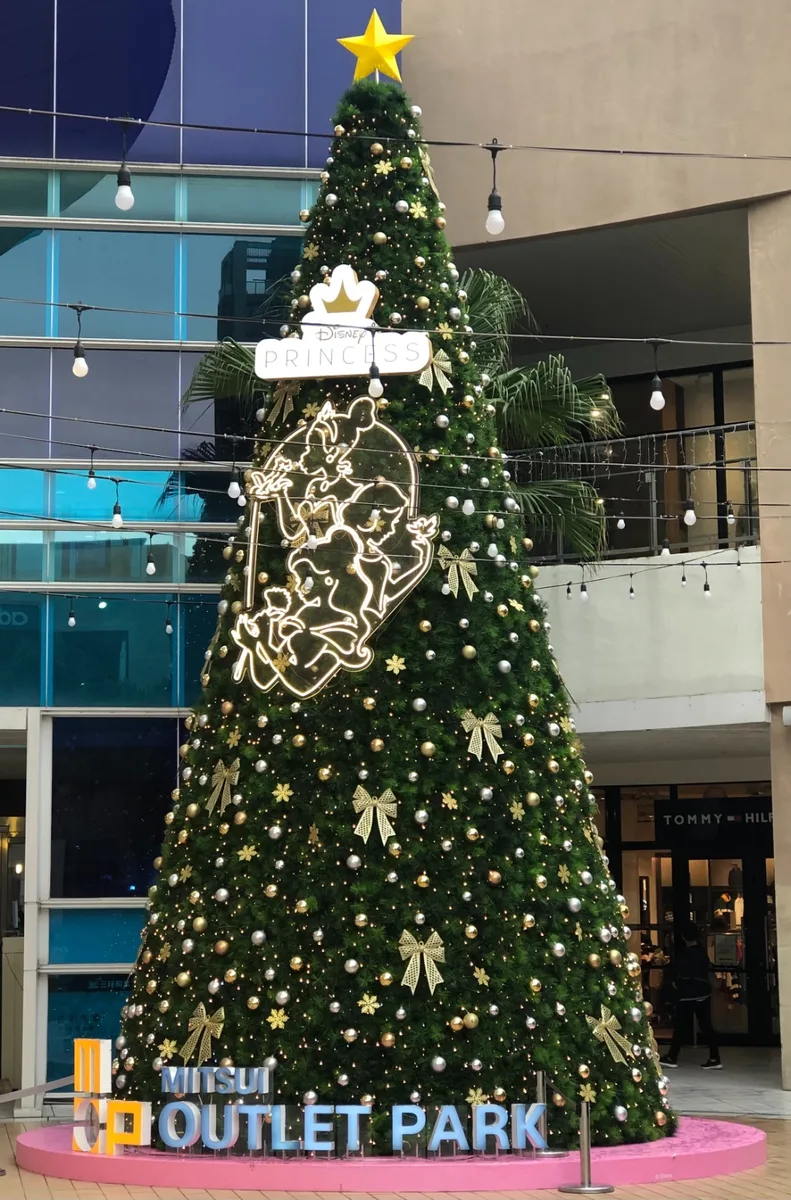 MITSUI OUTLET PARK 林口迪士尼公主聖誕樹裝置