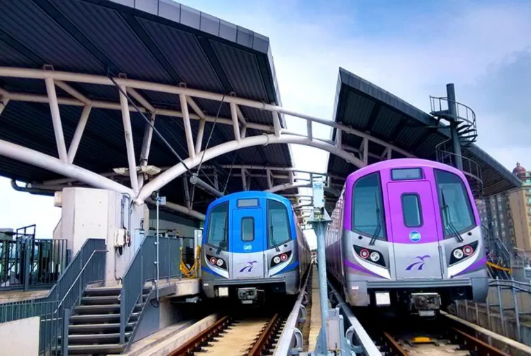 機場捷運線普通車(左列)、直達車(右列)