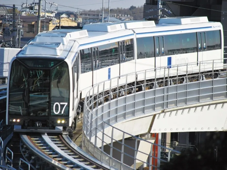▲リニモ（Linimo）列車）