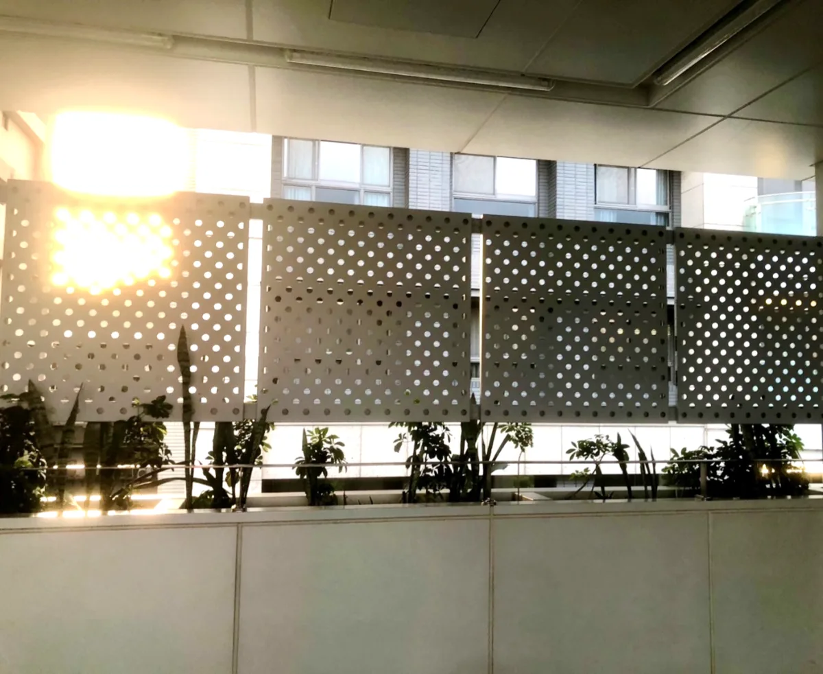 沖孔鋁遮板