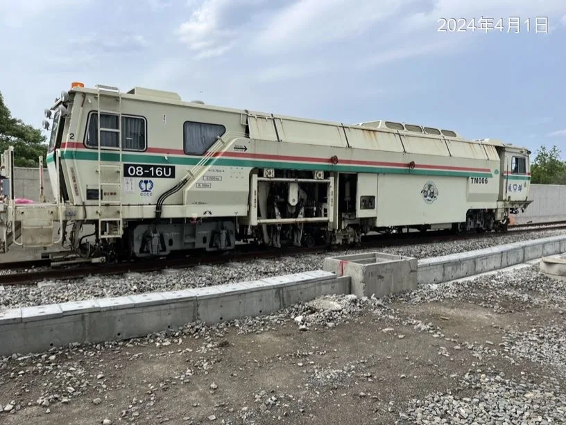 三鶯線機廠道碴式軌道