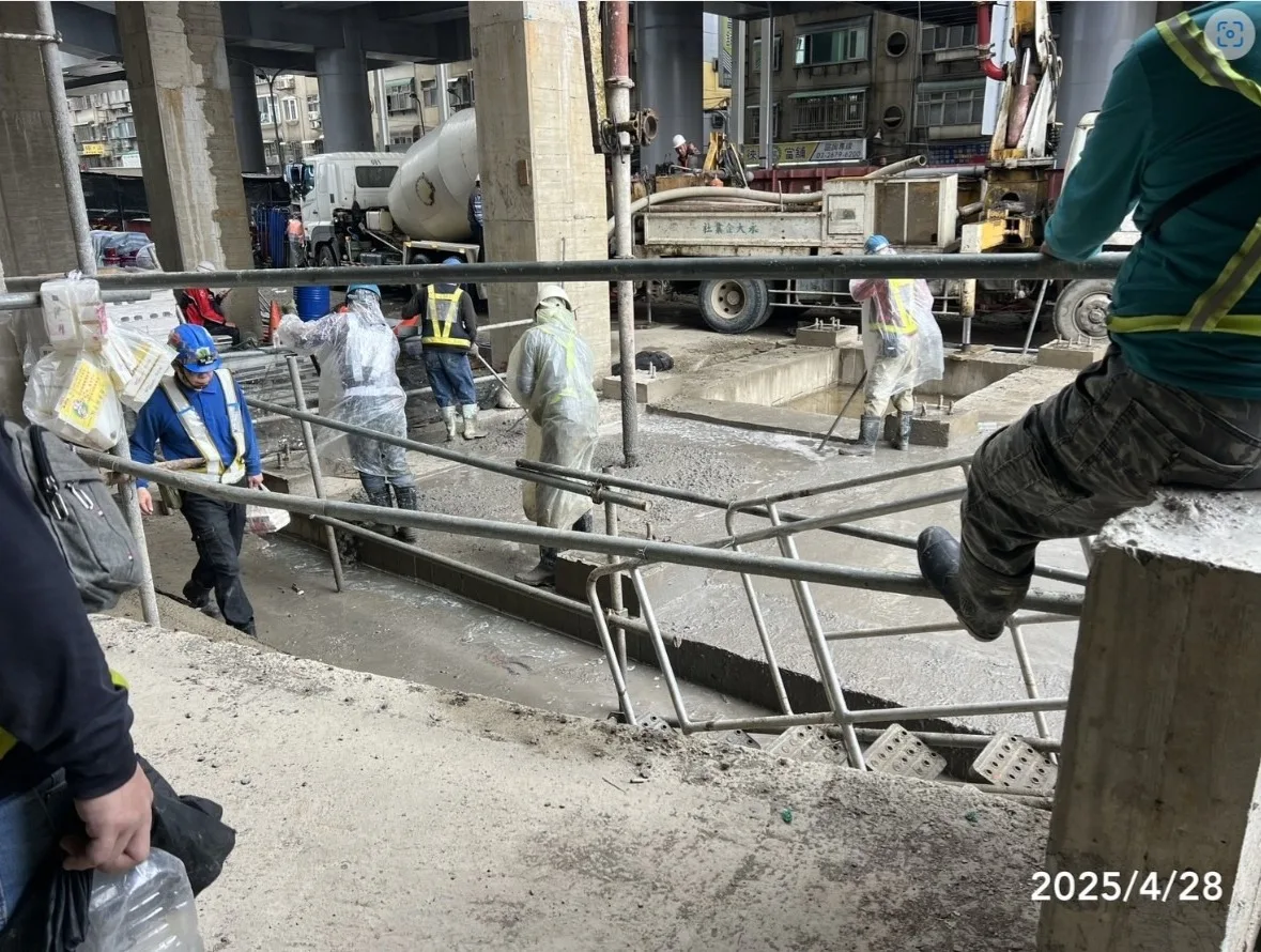 三鶯線CLSM筏基灌漿作業