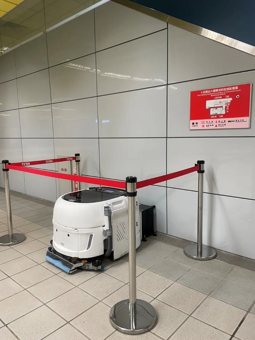 十四張掃地機器人