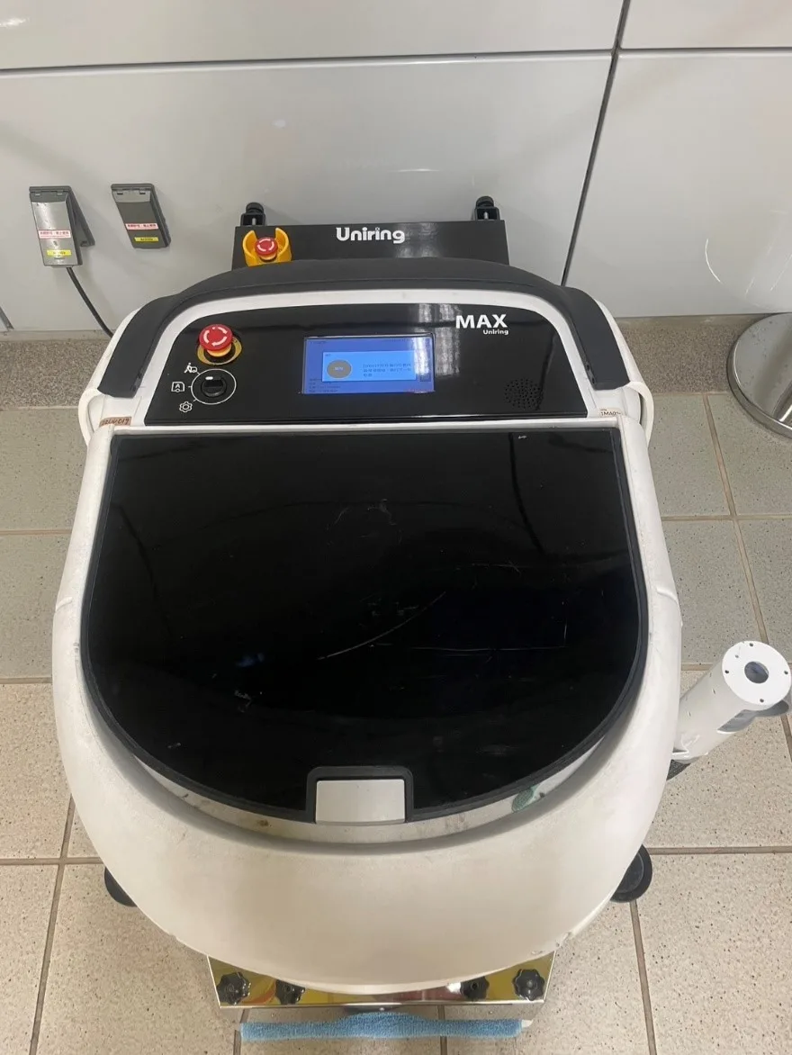 掃地機器人休息充電中