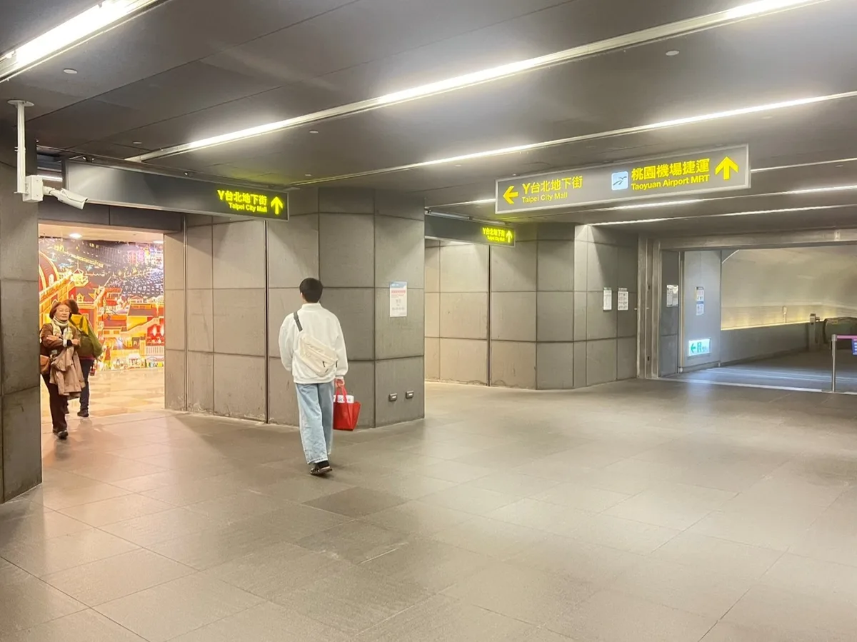 捷運北門站連通臺北地下街(Y28出口)的連通道