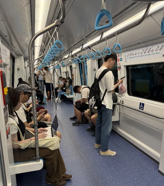 三鶯線正式營運期間車廂內下班人潮