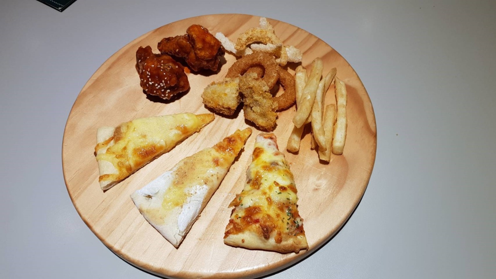 PIZZA與一些炸物小點
