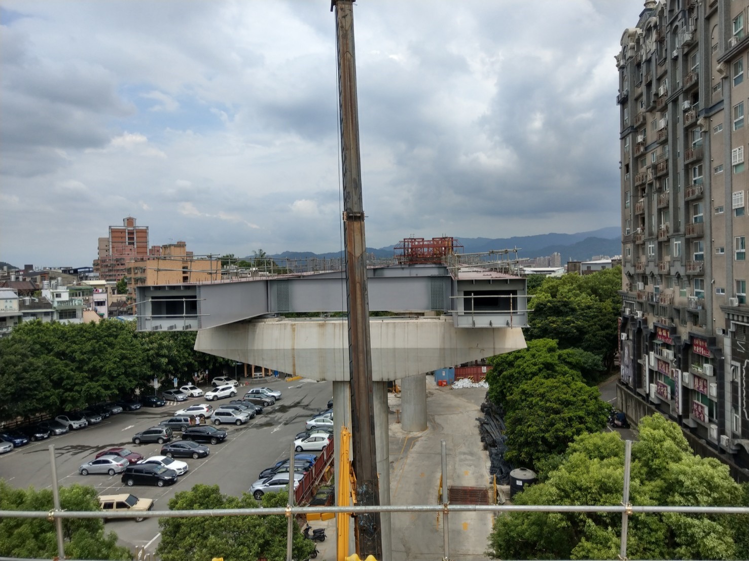 陶瓷老街站從車站上方看軌道（109年7月份現況）