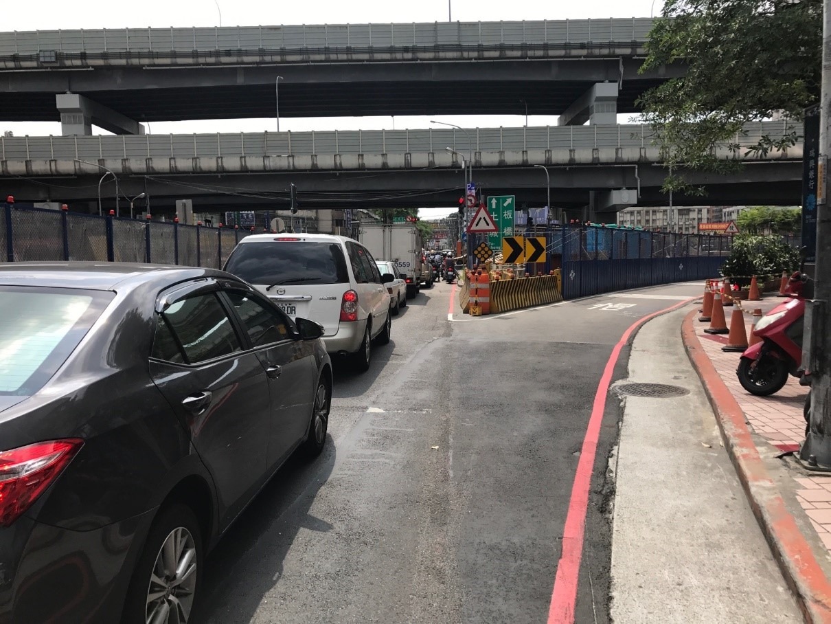 （圖說：連城路加開右轉車道）