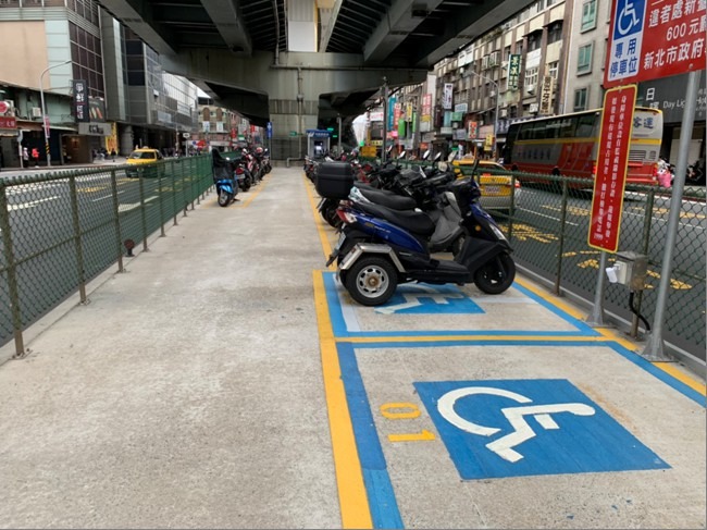 (中和區景平路機車停車場現況照片，