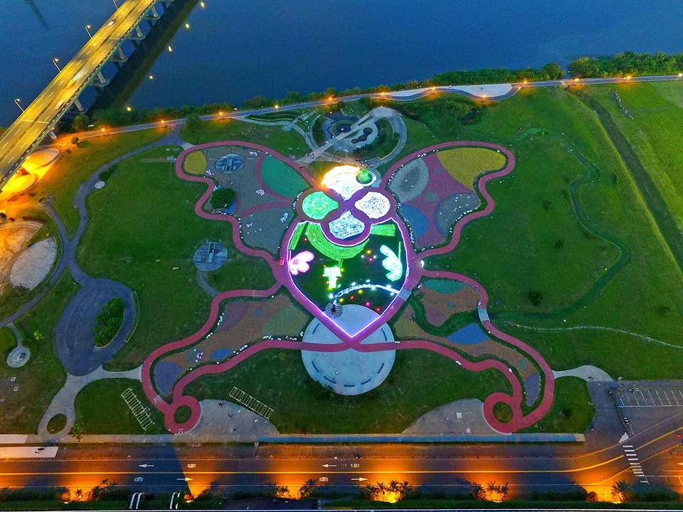 （圖說：板橋蝴蝶公園夜景）