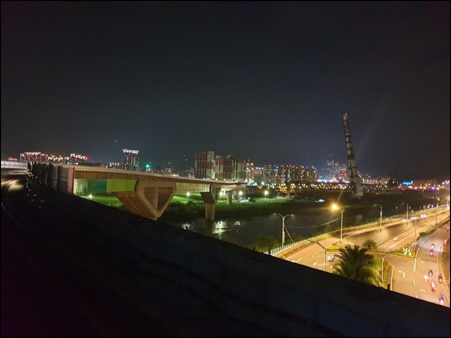 (新北環狀線與安坑線交會，