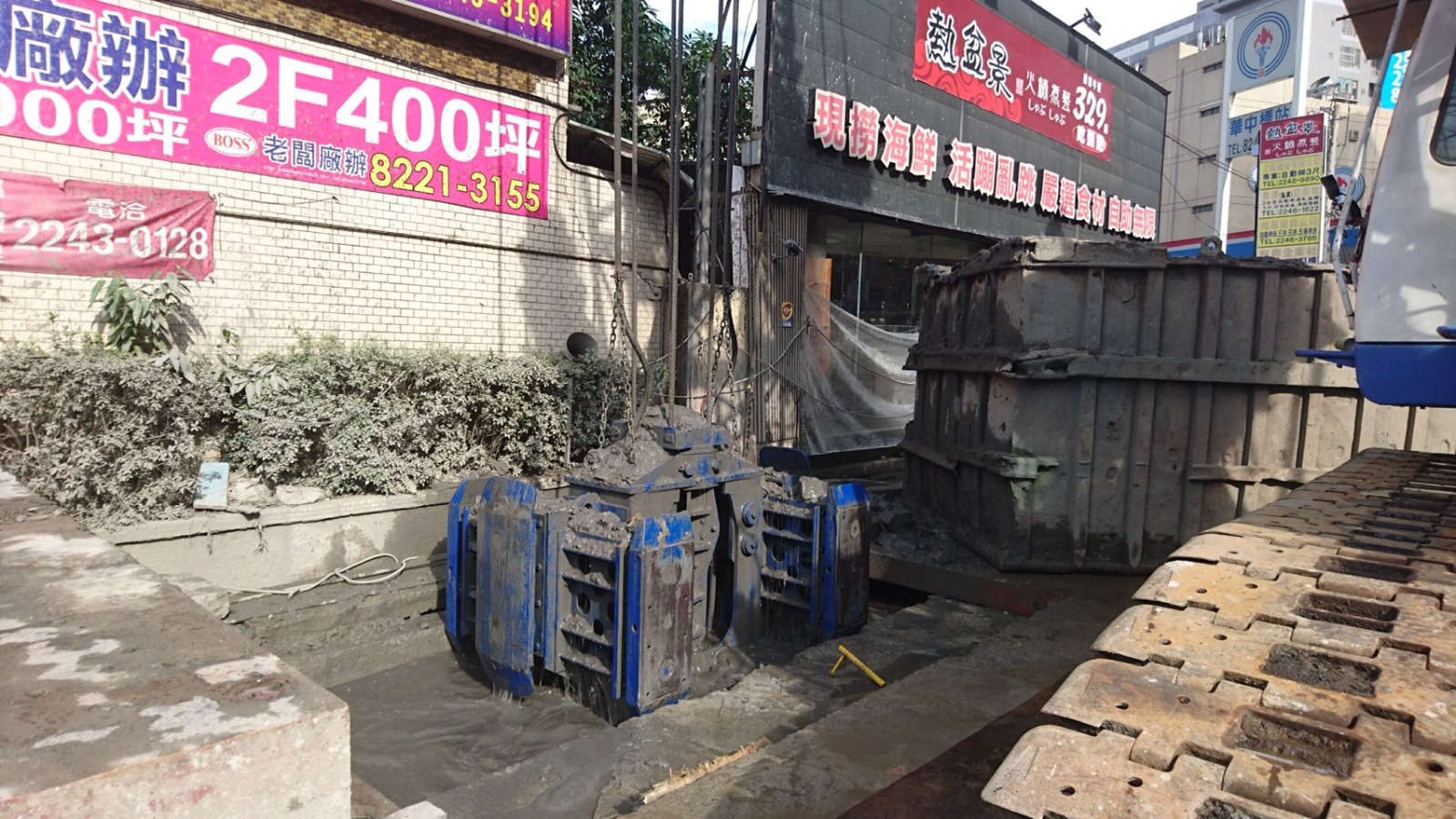 （圖說：導溝施工完成後，供大型機具導引挖掘。）