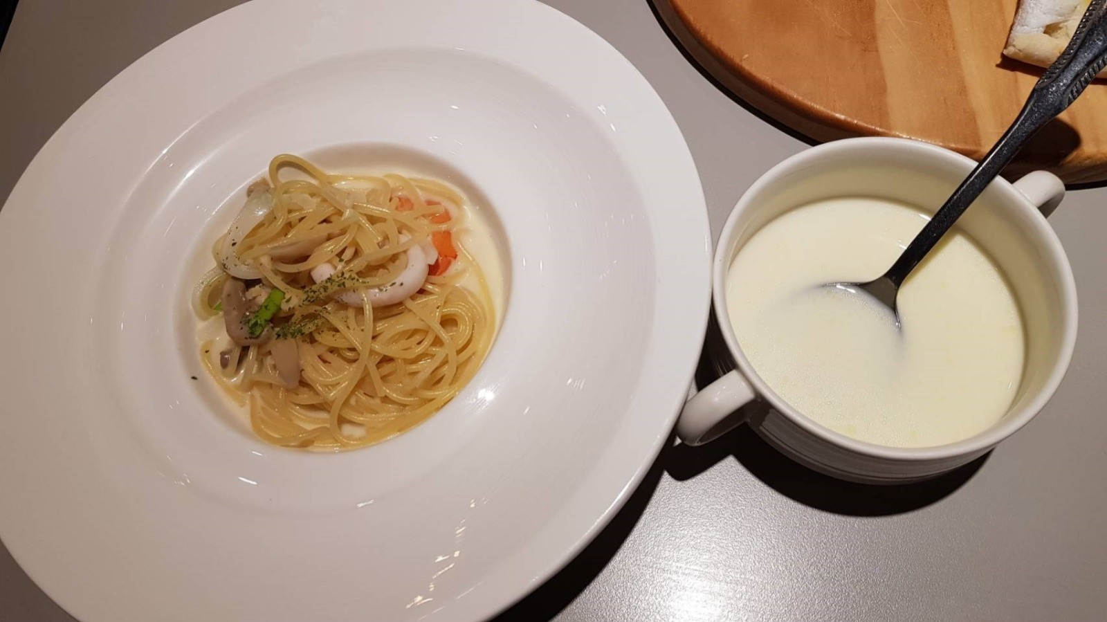 義大利麵與蛤蠣濃湯
