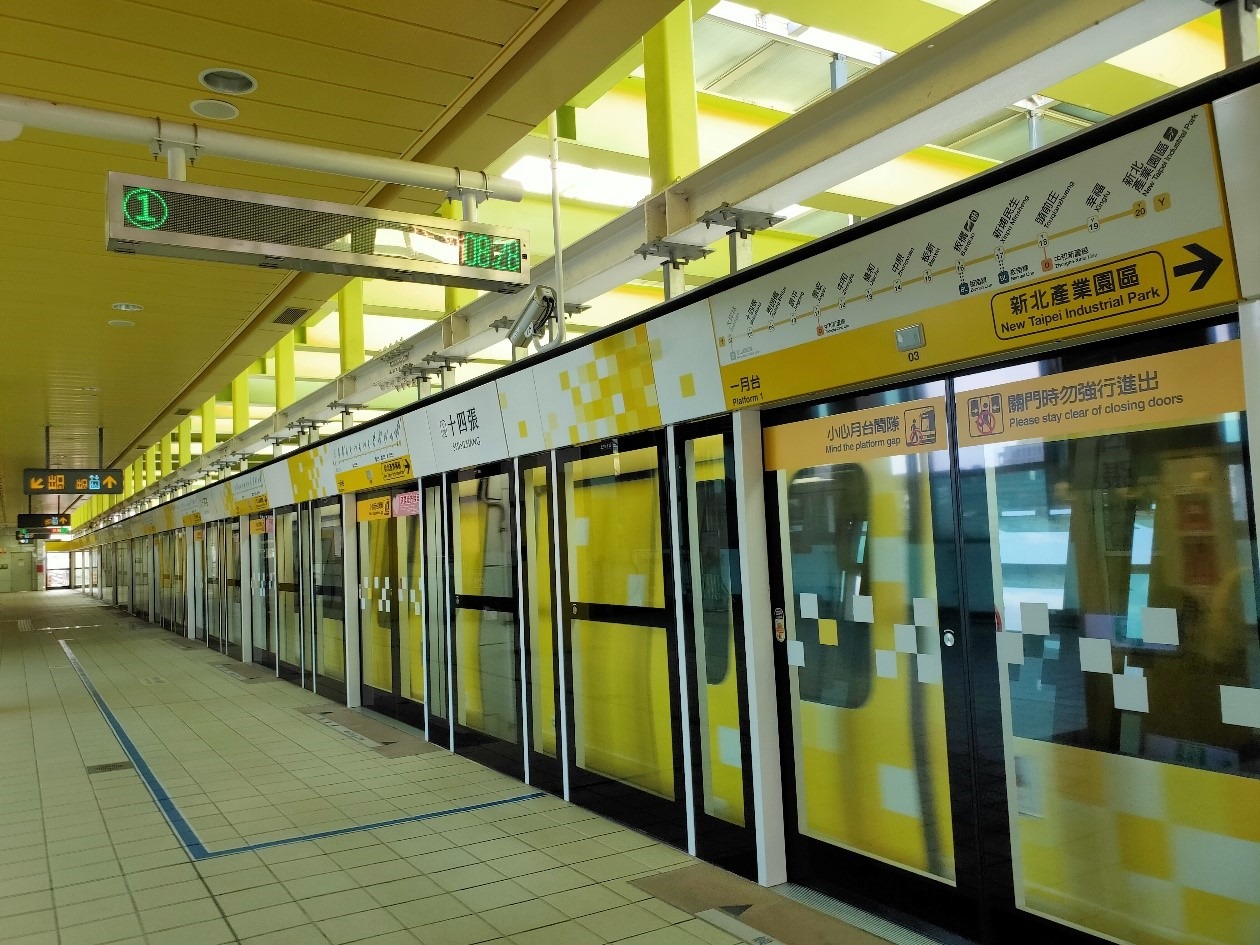 環狀線高架段皆屬全高鏤空式月台門