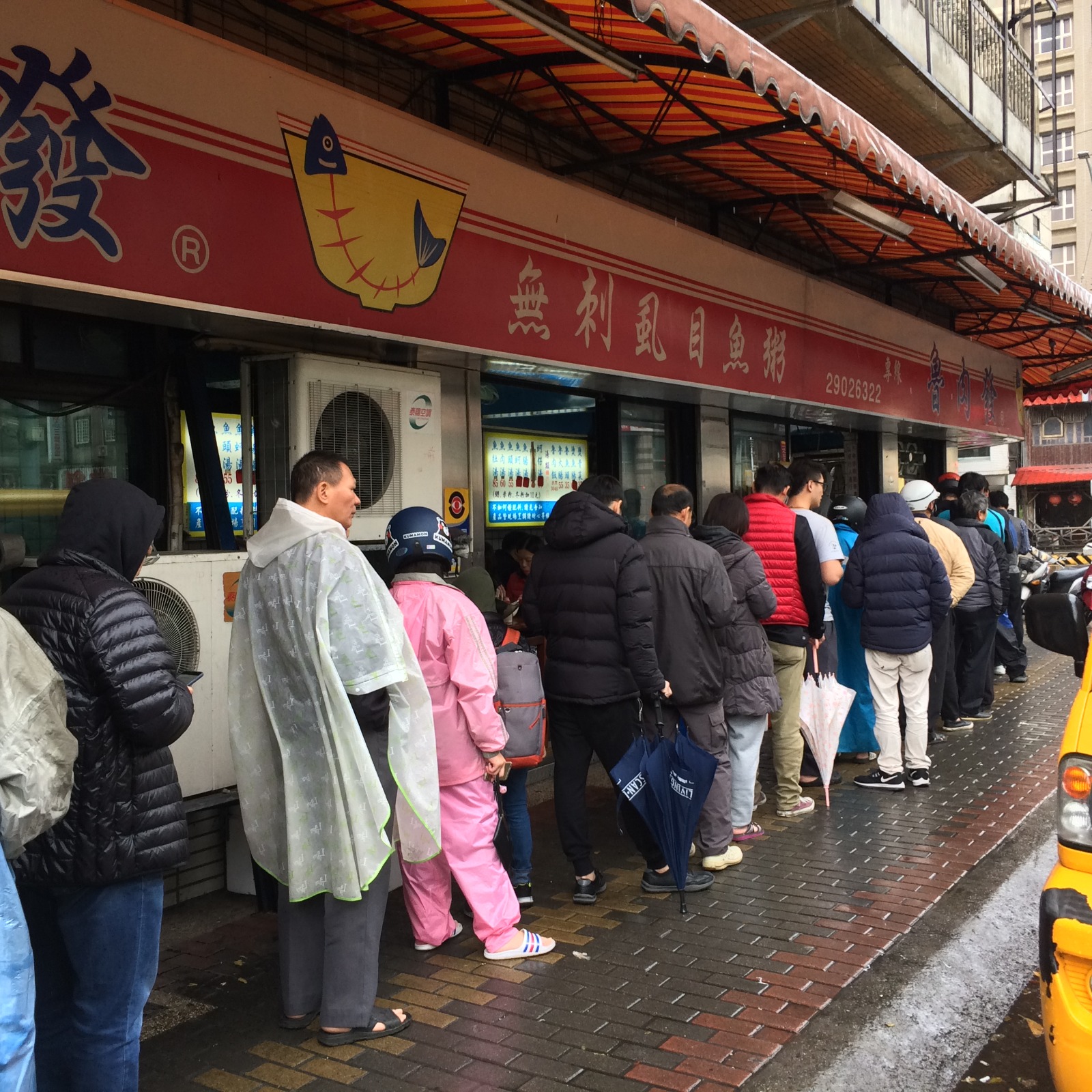 （圖說：店家排隊人潮）
