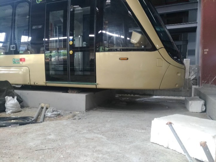 列車移動至軌道土木維修區(TR10)