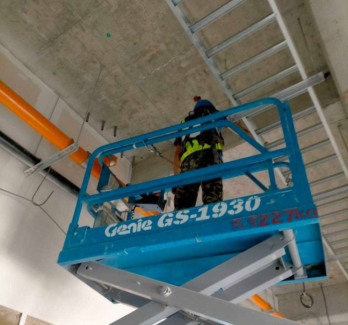 天花板電纜線槽架工地現場安裝