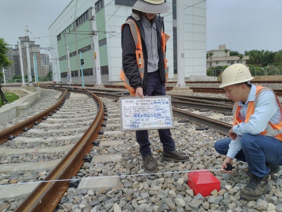 淡海機廠-道碴道床道岔區警衝標安裝後量測