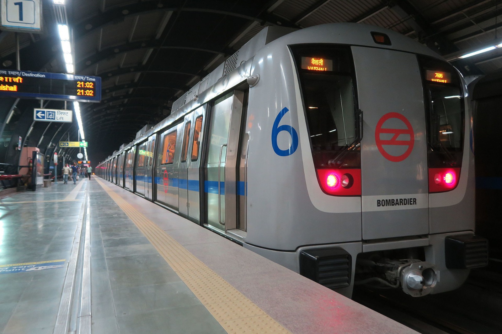 德里地鐵藍線列車