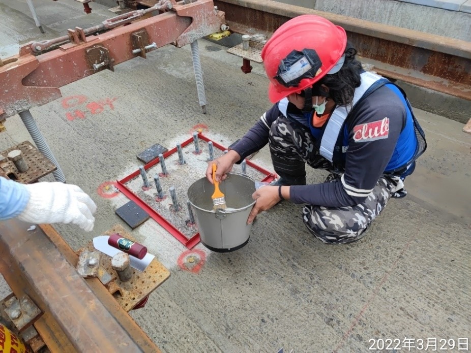 圖1 環氧樹脂砂漿施工