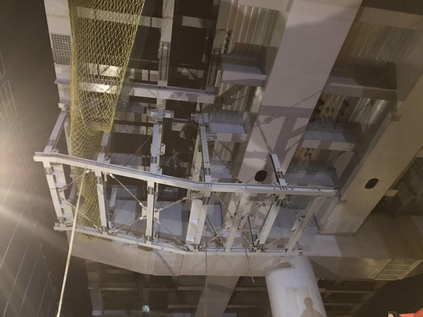 可以看見其構造簡潔，是為了施工方便所預留的維修道