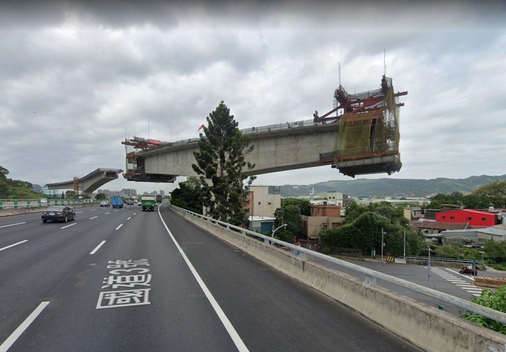捷運三鶯線與土城中央路四段跨國道三號所使用的場鑄懸臂工法