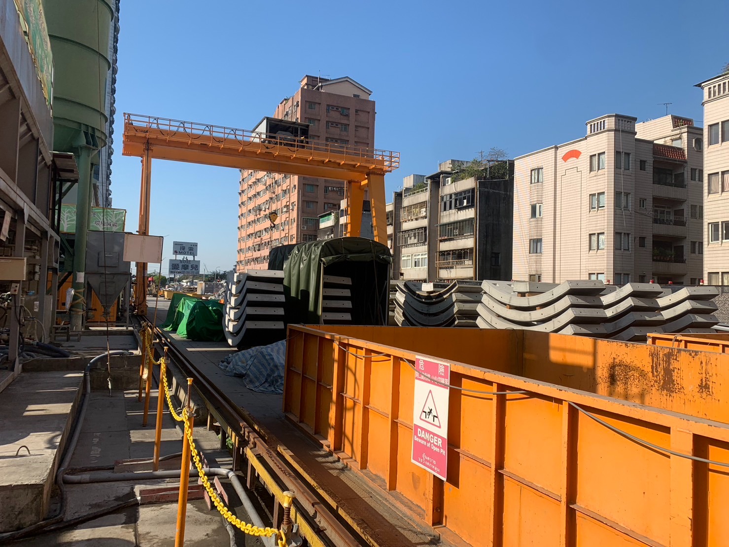 地面層工作天車。