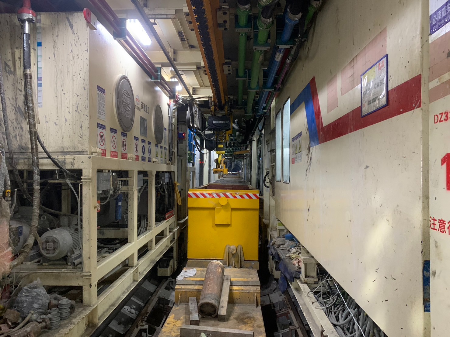 潛盾機後方台車