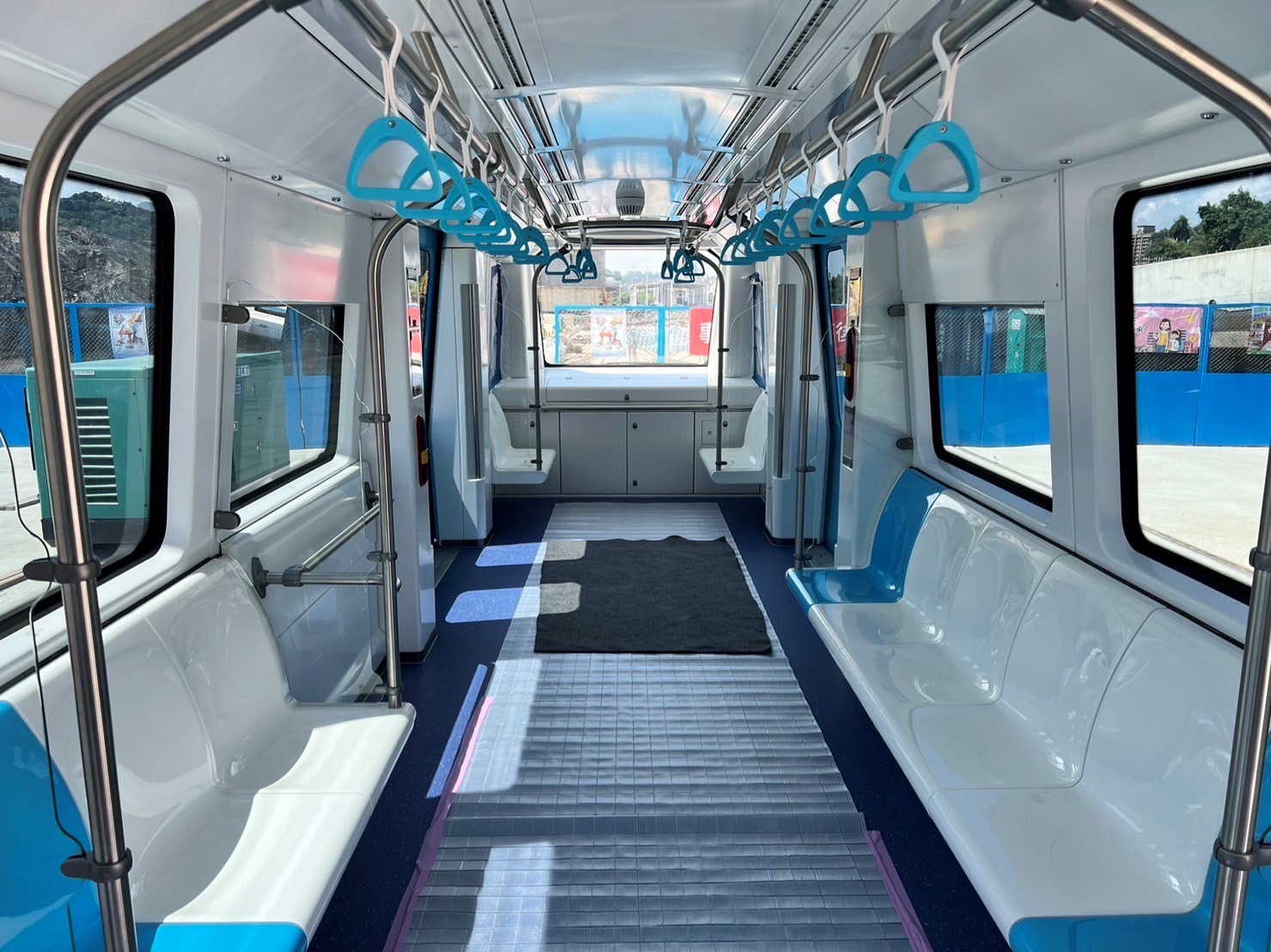 1： 首列車內部展示圖