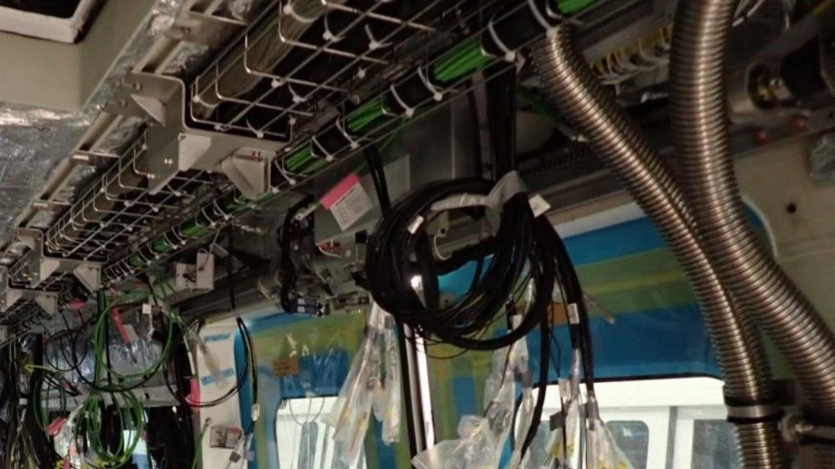 系統及內部安裝(列車內外設備安裝、配管配線及內裝工程)