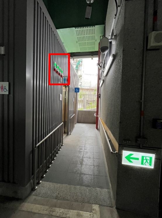 ▲圖說：安坑輕軌K2廁所緊急求救及廁間使用狀況訊號燈