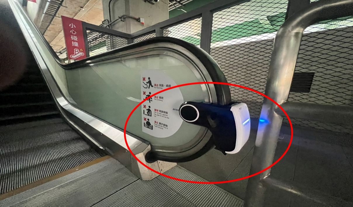 扶手帶紫外線消毒燈