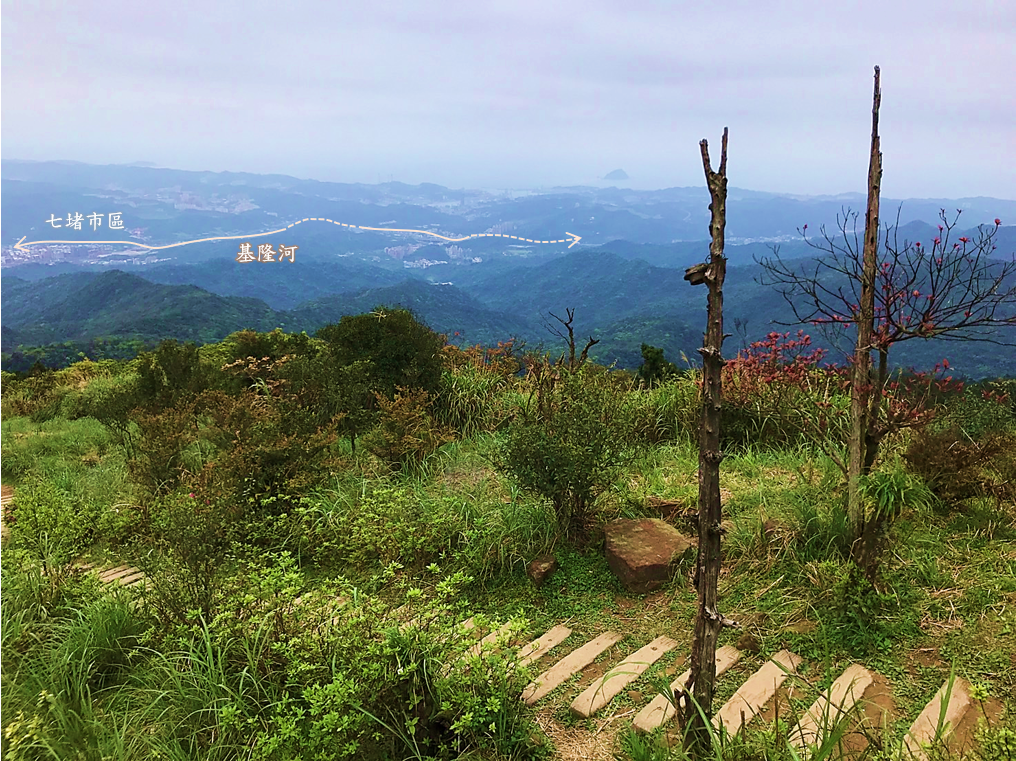 姜子寮山頂可一覽基隆河谷
