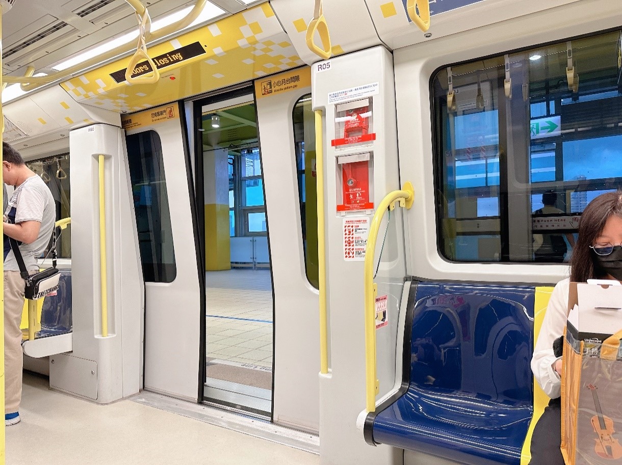 環狀線列車關門的瞬間