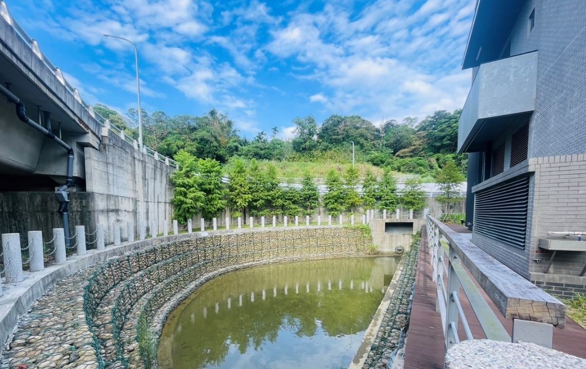 安坑輕軌機廠－滯洪池景一隅