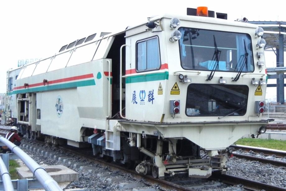 Plasser & Theurer 08-16U 砸道車