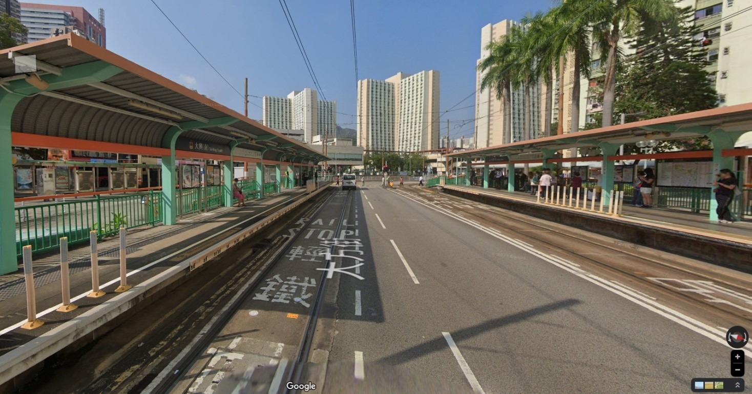 輕鐵軌道與公路車輛共用的大興南站