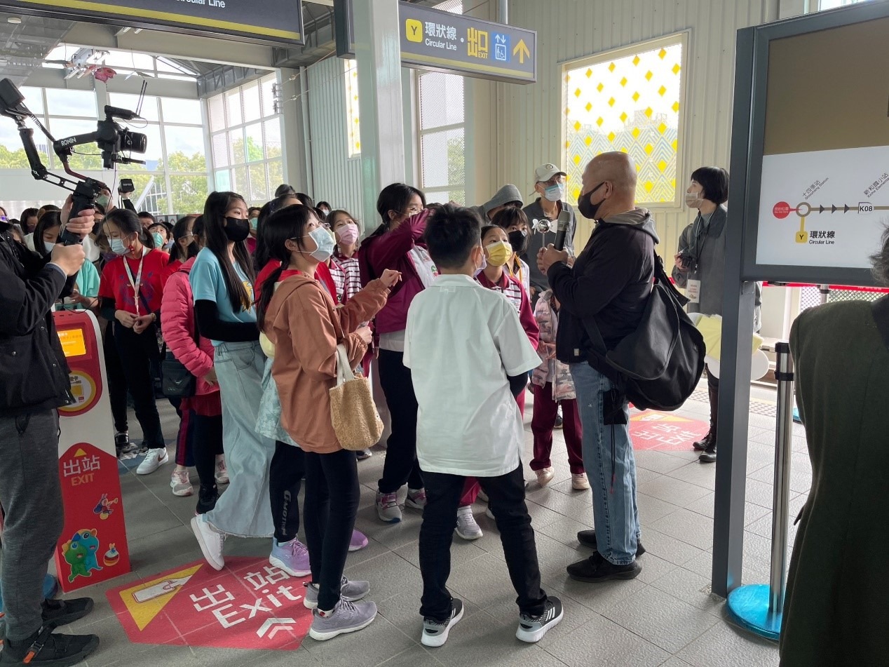 「舞動安坑-跟著藝術家去尋寶」公共藝術導覽活動照